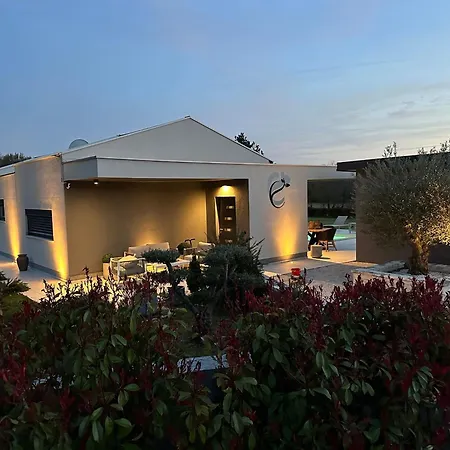 Mala Oaza Foli
